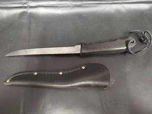 lot 229 image: Colonial USA Stainless Steel Fixed Blade Knife with Sheath