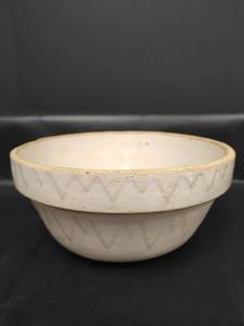 lot 243 image: Vintage Ceramic Mixing Bowl, 10 inch Diameter