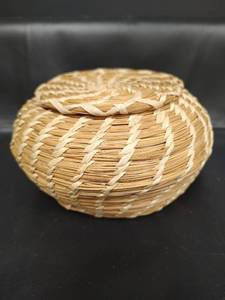 lot 247 image: Vintage Papago Handwoven Bowl with Fitted Lid, 7.5in dim x 4 in tall