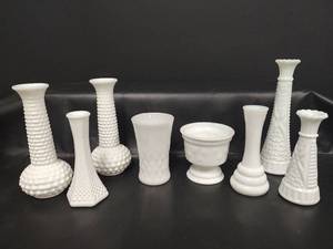 lot 252 image: Vintage Milk Glass Vase Collection