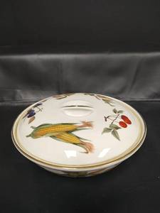 lot 260 image: Vintage Royal Worcester Evesham Porcelain Serving Bowl with Lid, Gold Trim Accent, Shape 22, Size 1. Made in England