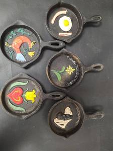 lot 267 image: Vintage Hand-Painted Cast Iron Mini Skillets Set