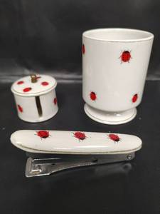 lot 285 image: Ladybug Stamp Holder, Pen Holder and Stapler Office Set