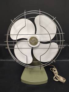 lot 300 image: Vintage Superior Electric Oscillating Fan Model 1270