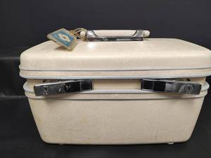 lot 302 image: Vintage Samsonite Profile Train Case Makeup Carrier