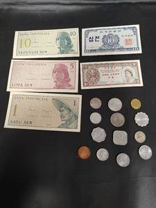 lot 317 image: Asian - Indonesian, Hong Kong and South Korean Currency Collection Set - Bills and Coins