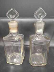 lot 325 image: Vintage Eastman & Bro. Co. Perfumers Apothecary Jar