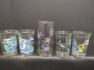 lot 339 image: Vintage Tom and Jerry Welchs Jelly Glasses Collection and More
