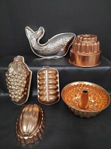 lot 347 image: Decorative Copper Cookies and Aluminum Molds Collection
