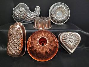 lot 348 image: Decorative Baking Molds Collection