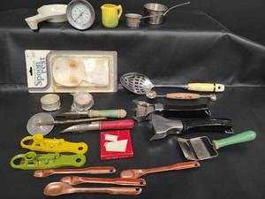 lot 353 image: Vintage Kitchen Utensil Collection