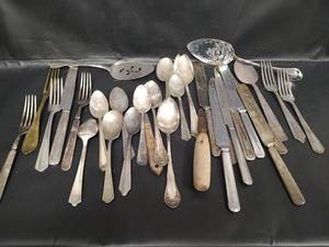lot 354 image: Vintage Mixed Silverware Collection with Patriotic Server