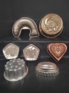 lot 364 image: Vintage Decorative Copper & Aluminum Molds Collection