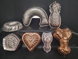 lot 366 image: Vintage Metal Mold Collection