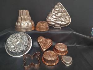 lot 369 image: Vintage Aluminum and Copper Tone Mold Collection