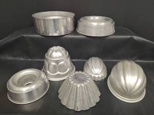 lot 388 image: Vintage Aluminum Mold Collection