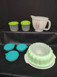 lot 396 image: Vintage Tupperware Kitchen Set with Measuring Cup