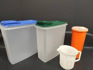 lot 397 image: Vintage Tupperware Storage Set with Measuring Cup