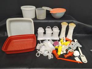 lot 401 image: Vintage Tupperware Kitchen Collection Set