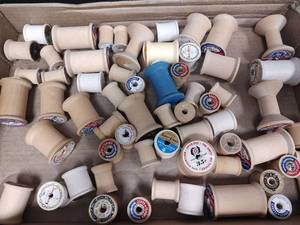 lot 424 image: Vintage Collection of Wooden Thread Spools