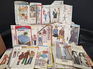 lot 432 image: Vintage 1970s-80s McCalls and Simplicity Sewing Pattern Collection