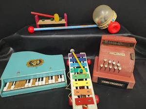 lot 440 image: 1950s Tom Thumb Toy Collection - Piano, Cash Register and Popper