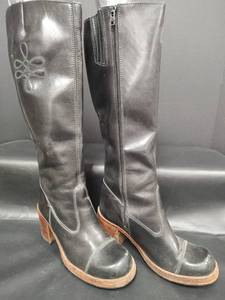 lot 449 image: Black Leather Knee-High Boots with Embroidered Detail, Size 9 Medium