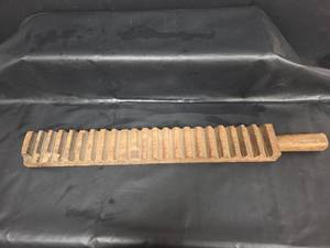 lot 469 image: Primitive Wooden Scrub Board