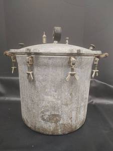 lot 473 image: National Aluminum Pressure Canner No. 7, Made in Eau Claire, Wisc. Includes Original Rack