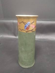lot 476 image: Antique Q & E. G. Royal Austria Signed Hand Painted Bird Vase