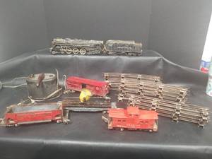 lot 484 image: Vintage American Flyer Lines Model Train Set with Track