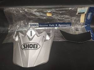 lot 511 image: NIP Shoei Sleek Visor Light Silver