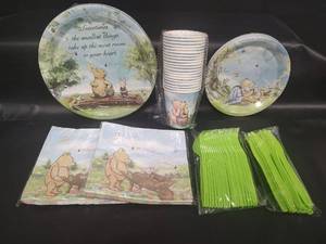 lot 522 image: Winnie the Pooh Party Supply Set