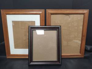 lot 558 image: Mixed Picture Frame Set - Wood and Ornate Mahogany Frames, 2 Frames 13.5x16.5, 1 Frame 10.5x12.5