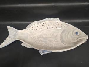 lot 574 image: Large Ceramic Fish Serving Platter, Handpainted