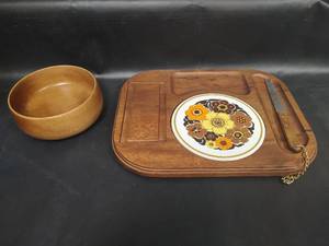 lot 576 image: Vintage Wood Cheese Board, Made in Taiwan Republic of China and Milbern Wood Bowl, Made in Taiwan
