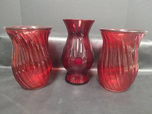 lot 587 image: Red Glass Vases