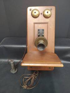 lot 628 image: Vintage Guild Model 556 Country Belle by Guild Electric Wall Telephone, Guild Radio and Television Co