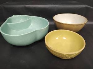 lot 640 image: Vintage Pfaltzgraff Pottery Pear Shaped Ceramic Chip Dip Bowl Aqua 13 inch