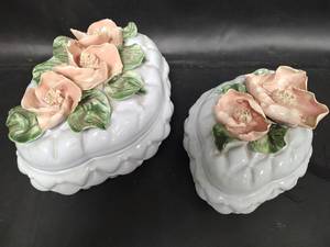 lot 646 image: Vintage Beth Wilson Ceramics Hand Decorated Porcelain Floral Trinket Boxes Set 8 inch and 7 inch, Made in California
