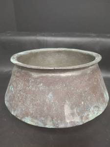 lot 660 image: Vintage Copper Bowl with Natural Patina Finish with Rolled Rim