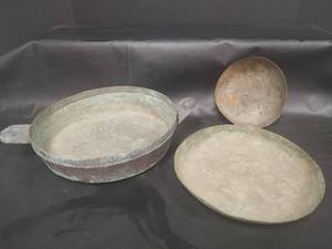 lot 663 image: Vintage Copper Pot with Handles and Two Bowls with Natural Patina