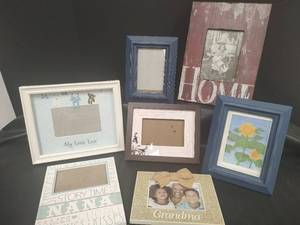 lot 670 image: Mixed Collection of Decorative Picture Frames