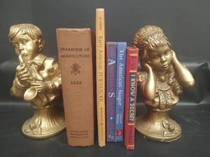 lot 672 image: Vintage V Kendrick Statues 1971 Universal Statuary Corp Chicago, Boy 136B Girl 136G and Assorted VTG Books