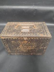 lot 675 image: Antique Compact Sunbeam Electric Iron in Original Metal Travel Carrying Case