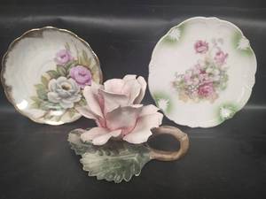 lot 679 image: Vintage Capodimonte Porcelain Rose Candle Holder with Decorative Plates Set