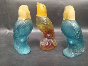 lot 686 image: Vintage Avon Island Parakeet Perfume Bottles