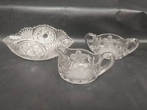 lot 689 image: Vintage Mixed Clear Glass Creamer, Sugar and Folded Bowl