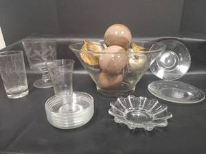 lot 690 image: Assorted Glassware Lot