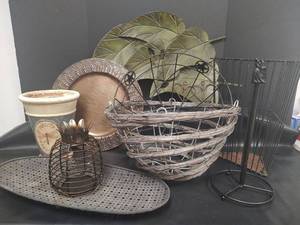 lot 693 image: Mixed Home Decor Collection, Plant Hangers, Paper Towel Holder, Metal Leaf Wall Decor and More